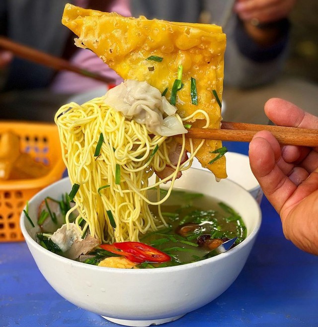 Mỳ vằn thắn phố cổ: Hơn nửa thế kỷ lưu giữ vị ngọt thanh tinh tế, n&iacute;u ch&acirc;n thực kh&aacute;ch bằng hương xưa kh&oacute; qu&ecirc;n- Ảnh 2.