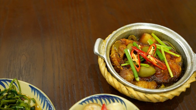 Cá trắm kho trám xanh: Món ngon đậm hồn quê Bắc bộ, chinh phục thực khách bằng hương vị truyền thống mộc mạc, tinh tế- Ảnh 4. Cá trắm kho trám xanh: Món ngon đậm hồn quê Bắc bộ, chinh phục thực khách bằng hương vị truyền thống mộc mạc, tinh tế- Ảnh 4.