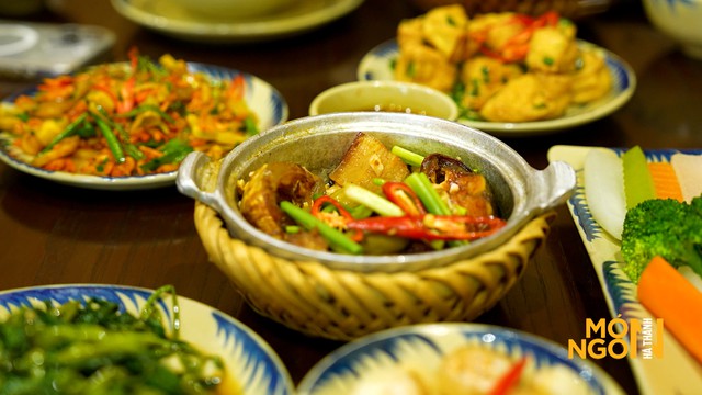 Cá trắm kho trám xanh: Món ngon đậm hồn quê Bắc bộ, chinh phục thực khách bằng hương vị truyền thống mộc mạc, tinh tế- Ảnh 5. Cá trắm kho trám xanh: Món ngon đậm hồn quê Bắc bộ, chinh phục thực khách bằng hương vị truyền thống mộc mạc, tinh tế- Ảnh 5.