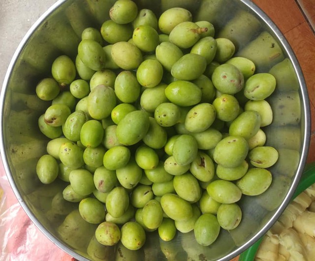 Cá trắm kho trám xanh: Món ngon đậm hồn quê Bắc bộ, chinh phục thực khách bằng hương vị truyền thống mộc mạc, tinh tế- Ảnh 2. Cá trắm kho trám xanh: Món ngon đậm hồn quê Bắc bộ, chinh phục thực khách bằng hương vị truyền thống mộc mạc, tinh tế- Ảnh 2.