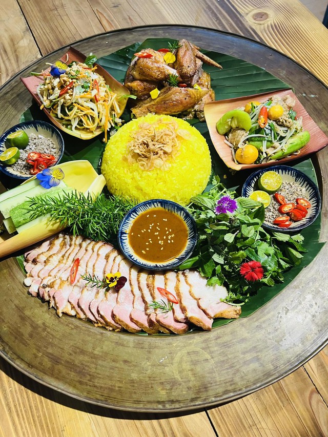 G&agrave; ủ kh&oacute;i m&iacute;a: Từ k&yacute; ức miền sơn cước đến s&aacute;ng tạo ẩm thực mang đậm dấu ấn giao thoa văn h&oacute;a- Ảnh 5.