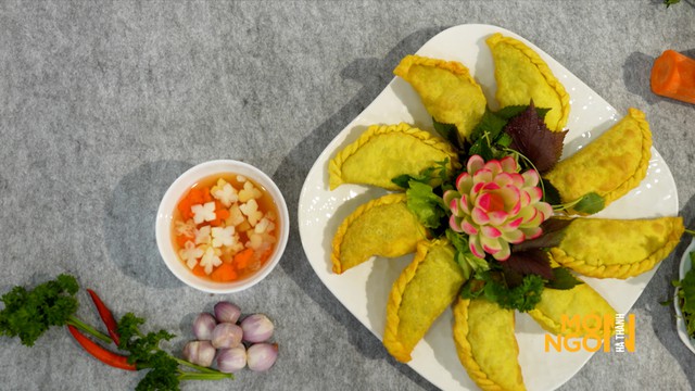 Bánh gối Hà Nội: Thức quà vàng ruộm gói ghém ký ức phố phường, mang hương vị thân quen khiến bao thực khách lưu luyến- Ảnh 6. Bánh gối Hà Nội: Thức quà vàng ruộm gói ghém ký ức phố phường, mang hương vị thân quen khiến bao thực khách lưu luyến- Ảnh 6.