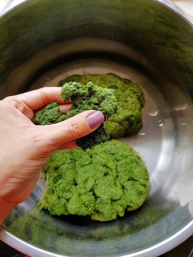 Bánh khúc Hà Nội: Thức quà dân dã gợi nhớ ký ức phố xưa, mang đậm tinh hoa của văn hóa ẩm thực Bắc bộ- Ảnh 4. Bánh khúc Hà Nội: Thức quà dân dã gợi nhớ ký ức phố xưa, mang đậm tinh hoa của văn hóa ẩm thực Bắc bộ- Ảnh 4.