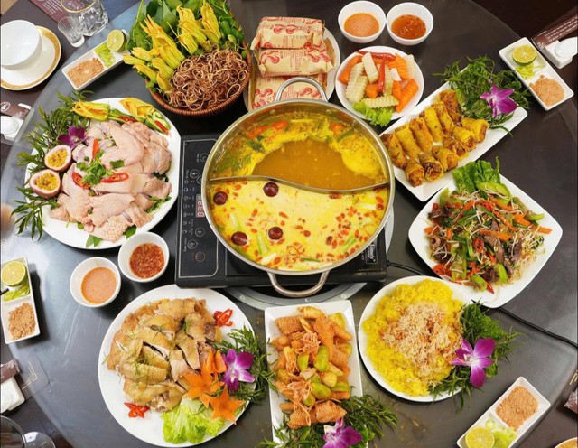 Lẩu g&agrave; chanh d&acirc;y: Hương vị giao h&ograve;a giữa n&eacute;t mộc mạc đồng qu&ecirc; v&agrave; cảm hứng s&aacute;ng tạo trong mỗi cuộc sum vầy- Ảnh 6.