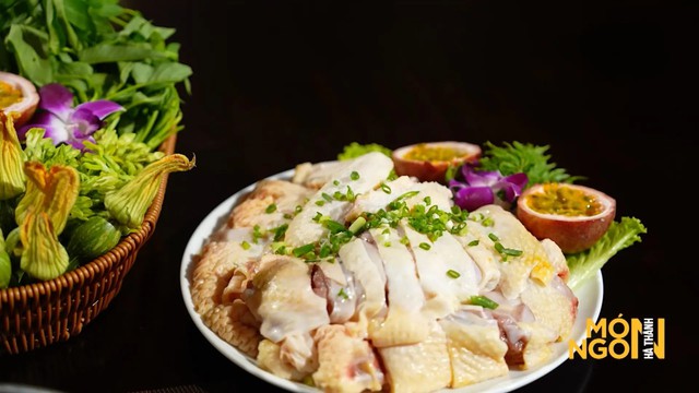 Lẩu g&agrave; chanh d&acirc;y: Hương vị giao h&ograve;a giữa n&eacute;t mộc mạc đồng qu&ecirc; v&agrave; cảm hứng s&aacute;ng tạo trong mỗi cuộc sum vầy- Ảnh 4.