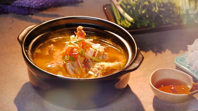 Lẩu g&agrave; bỗng rượu: M&oacute;n ngon dung dị h&ograve;a quyện n&eacute;t truyền thống v&agrave; dư vị thanh tao của ẩm thực H&agrave; th&agrave;nh- Ảnh 3.