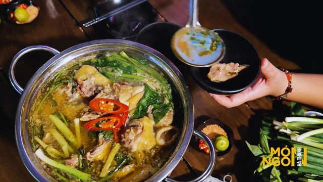 Lẩu g&agrave; bỗng rượu: M&oacute;n ngon dung dị h&ograve;a quyện n&eacute;t truyền thống v&agrave; dư vị thanh tao của ẩm thực H&agrave; th&agrave;nh- Ảnh 5.