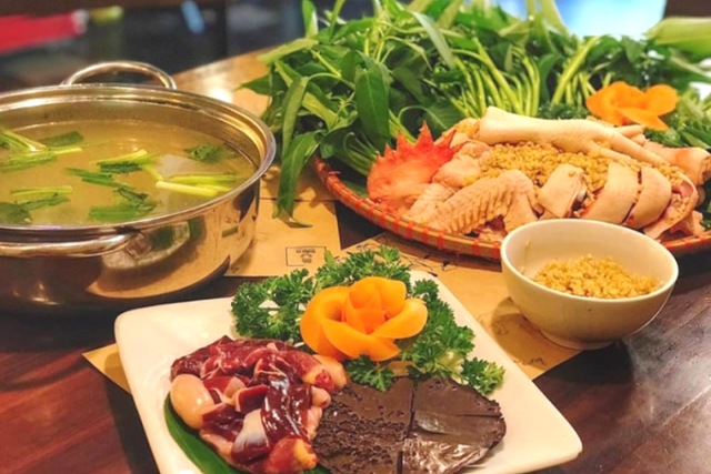 Lẩu g&agrave; bỗng rượu: M&oacute;n ngon dung dị h&ograve;a quyện n&eacute;t truyền thống v&agrave; dư vị thanh tao của ẩm thực H&agrave; th&agrave;nh- Ảnh 1.