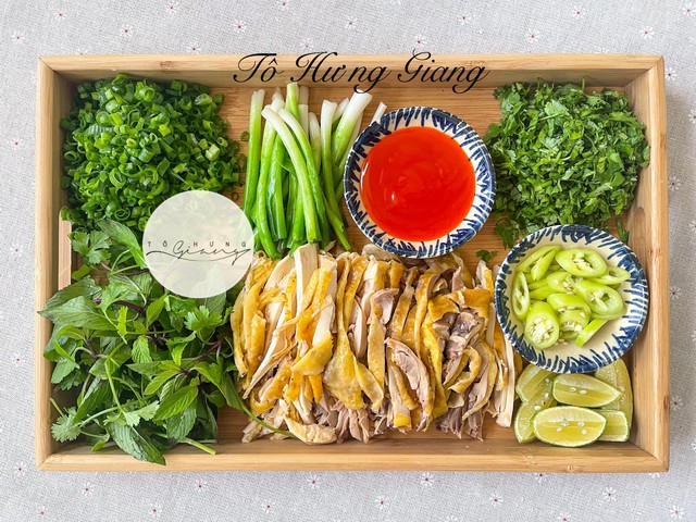 Phở g&agrave; Đ&ocirc;ng Tảo: Dư vị thanh tao của phở H&agrave; Nội h&ograve;a quyện đặc sản tiến vua trong trải nghiệm ẩm thực tinh tế- Ảnh 4.