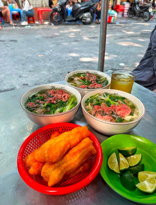 Phở Kh&ocirc;i H&oacute;i phố H&agrave;ng Vải: Hơn 30 năm giữ vị phở b&ograve; truyền thống từ thời Mậu Dịch giữa l&ograve;ng phố cổ H&agrave; Nội- Ảnh 4.