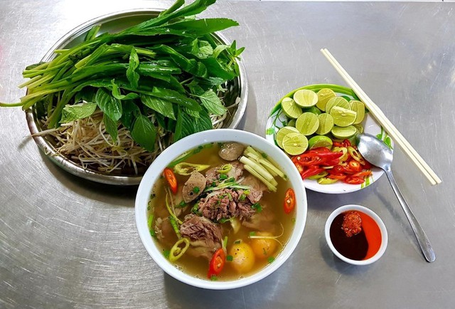 Phở Kh&ocirc;i H&oacute;i phố H&agrave;ng Vải: Hơn 30 năm giữ vị phở b&ograve; truyền thống từ thời Mậu Dịch giữa l&ograve;ng phố cổ H&agrave; Nội- Ảnh 3.