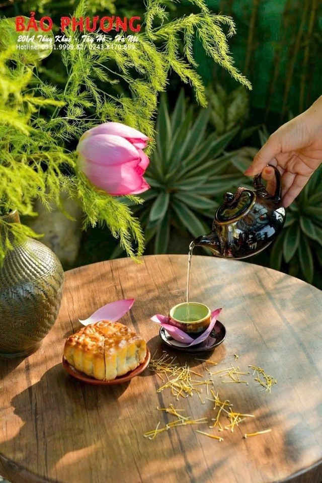 B&aacute;nh Trung thu cổ truyền: Gần 4 thập kỷ giữ trọn vị xưa từ khu&ocirc;n gỗ, tạo n&ecirc;n thức qu&agrave; lưu giữ những m&ugrave;a trăng- Ảnh 5.