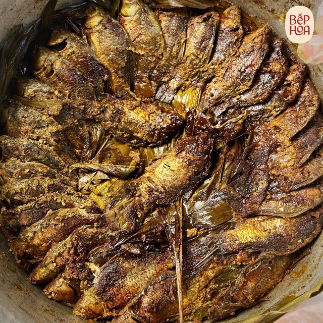 C&aacute; diếc kho tương: M&oacute;n ăn d&acirc;n d&atilde; gợi nhớ bữa cơm nh&agrave;, ngon nhất v&agrave;o m&ugrave;a c&aacute; đẻ trứng- Ảnh 1.