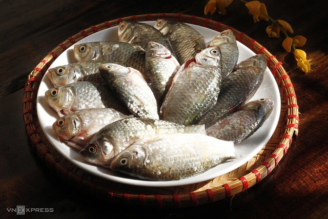 C&aacute; diếc kho tương: M&oacute;n ăn d&acirc;n d&atilde; gợi nhớ bữa cơm nh&agrave;, ngon nhất v&agrave;o m&ugrave;a c&aacute; đẻ trứng- Ảnh 2.
