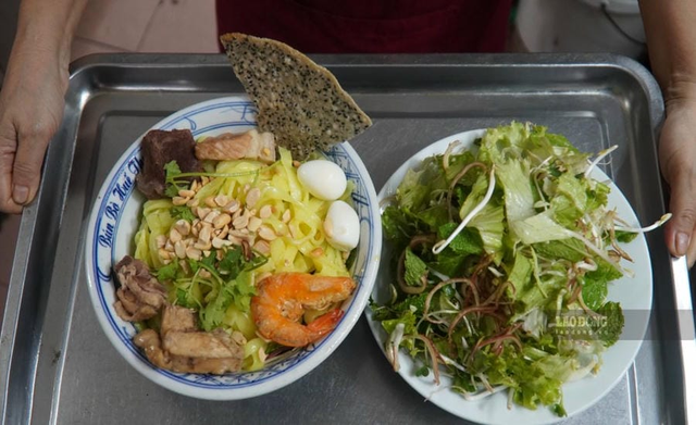 Mỳ Quảng giữa l&ograve;ng H&agrave; Nội: Hơn 20 năm giữ trọn hương vị miền Trung trong từng sợi m&igrave;- Ảnh 3.