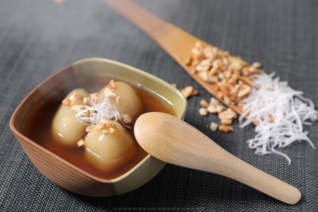 B&aacute;nh tr&ocirc;i t&agrave;u: Vị ấm m&ugrave;a đ&ocirc;ng H&agrave; Nội, tinh tế từ nguy&ecirc;n liệu d&acirc;n d&atilde;, gợi nhớ hương vị th&acirc;n thuộc của phố phường- Ảnh 8.