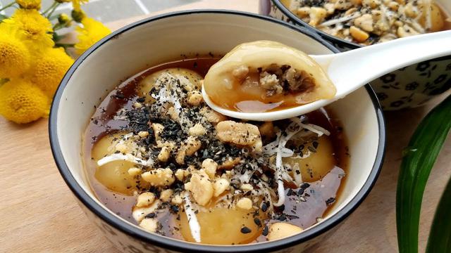 B&aacute;nh tr&ocirc;i t&agrave;u: Vị ấm m&ugrave;a đ&ocirc;ng H&agrave; Nội, tinh tế từ nguy&ecirc;n liệu d&acirc;n d&atilde;, gợi nhớ hương vị th&acirc;n thuộc của phố phường- Ảnh 1.