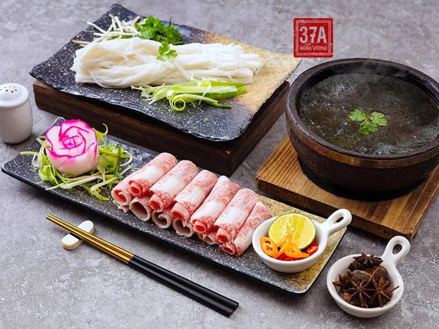 Phở b&ograve; b&aacute;t đ&aacute;: Giữ trọn hương vị truyền thống, mang đến trải nghiệm thực kh&aacute;ch tự ho&agrave;n thiện m&oacute;n ăn ngay tại b&agrave;n- Ảnh 13.