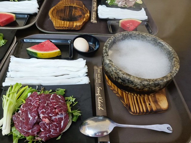 Phở b&ograve; b&aacute;t đ&aacute;: Giữ trọn hương vị truyền thống, mang đến trải nghiệm thực kh&aacute;ch tự ho&agrave;n thiện m&oacute;n ăn ngay tại b&agrave;n- Ảnh 14.