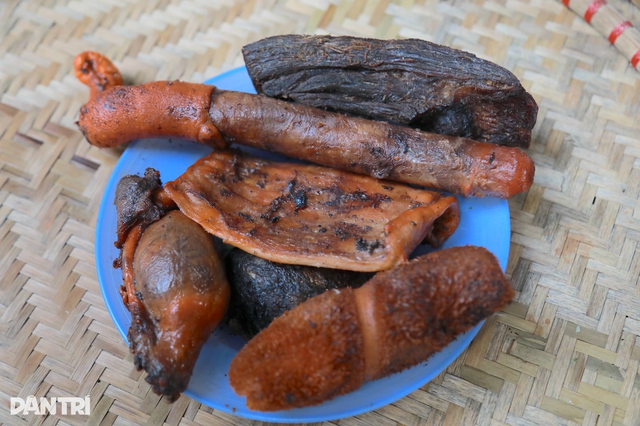 Qu&aacute;n nộm 36 năm ở H&agrave; Nội: Miếng b&ograve; kh&ocirc; cứng như gỗ lim, kh&aacute;ch vẫn m&ecirc; mẩn chờ h&agrave;ng d&agrave;i mỗi chiều- Ảnh 2.