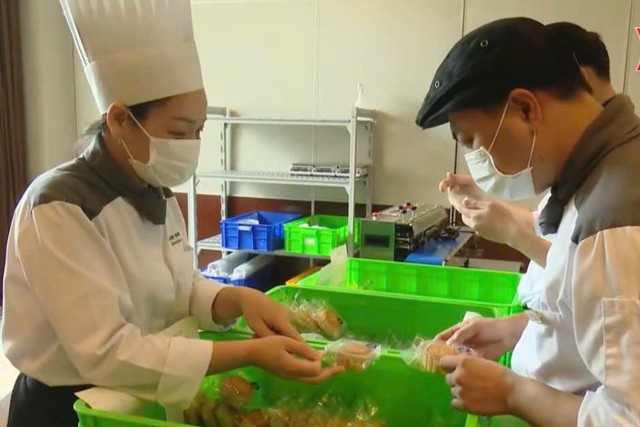 Siết quản l&yacute; an to&agrave;n thực phẩm b&aacute;nh Trung thu cao cấp- Ảnh 1.