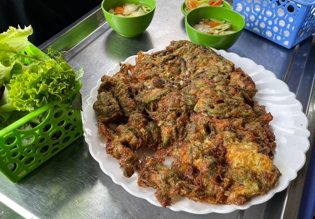 Hàng chả rươi hơn 30 năm tuổi ở phố Hàng Chiếu, giữ vị đặc trưng của mùa thu Hà Nội- Ảnh 1. Hàng chả rươi hơn 30 năm tuổi ở phố Hàng Chiếu, giữ vị đặc trưng của mùa thu Hà Nội- Ảnh 1.