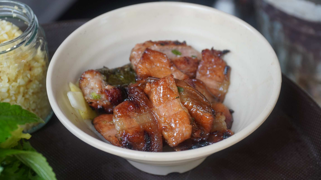  B&uacute;n chả que tre giữa phố cổ H&agrave; Nội: Hương vị xưa n&iacute;u ch&acirc;n thực kh&aacute;ch - Ảnh 2.