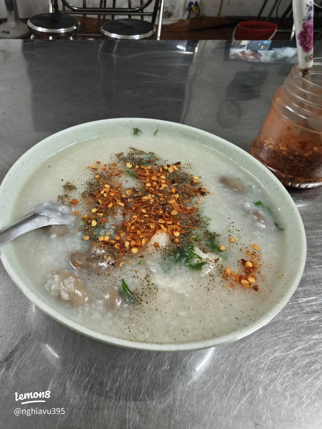 Ch&aacute;o c&aacute; H&agrave;ng B&ocirc;ng: "Vị xưa" trong ng&otilde; nhỏ hơn 30 năm thức c&ugrave;ng đ&ecirc;m H&agrave; Nội- Ảnh 3.