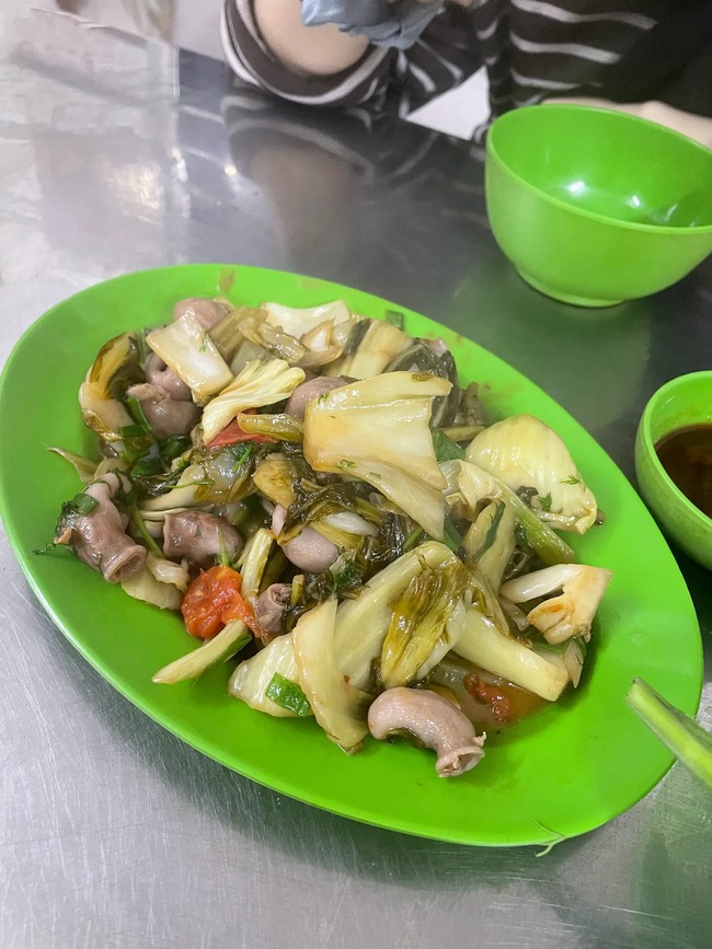 Ch&aacute;o c&aacute; H&agrave;ng B&ocirc;ng: "Vị xưa" trong ng&otilde; nhỏ hơn 30 năm thức c&ugrave;ng đ&ecirc;m H&agrave; Nội- Ảnh 5.