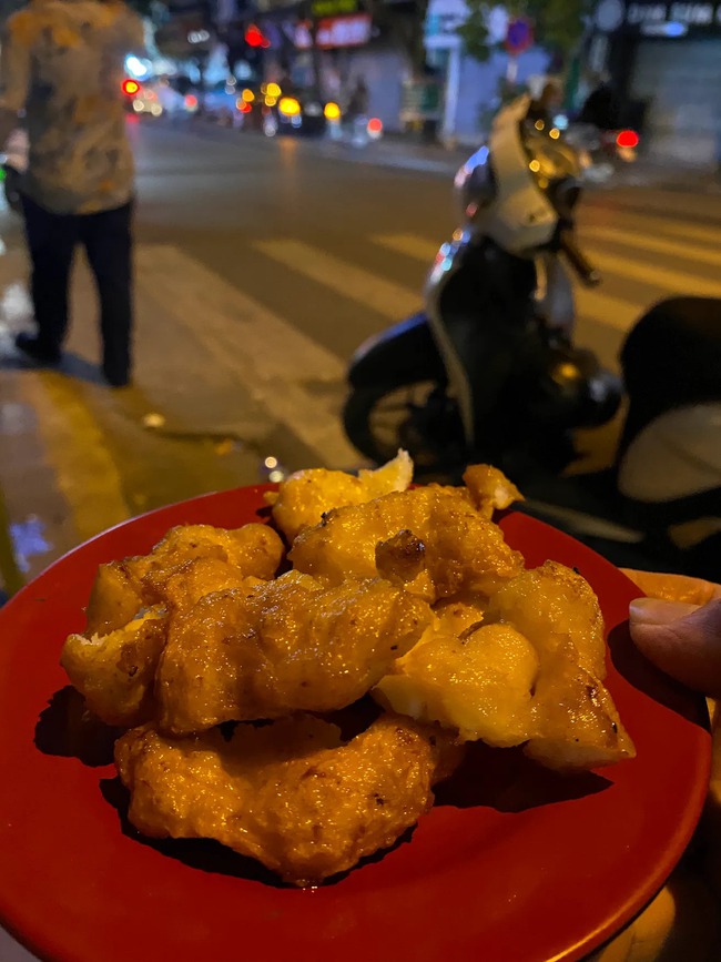 Ch&aacute;o c&aacute; H&agrave;ng B&ocirc;ng: "Vị xưa" trong ng&otilde; nhỏ hơn 30 năm thức c&ugrave;ng đ&ecirc;m H&agrave; Nội- Ảnh 7.