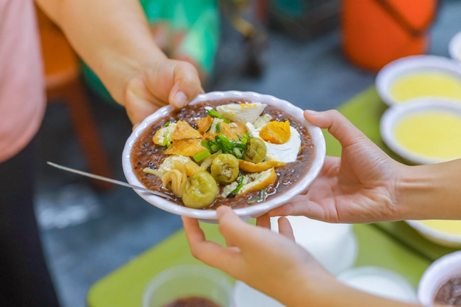Ch&aacute;o đậu c&agrave;: Bản giao hưởng mộc mạc giữa phố phường H&agrave; Nội- Ảnh 11.