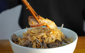 Bún bò Nam Bộ phố Trần Quốc Toản: Món trộn dân dã níu chân thực khách Hà thành