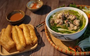 3 giờ sáng, cùng người Hà Nội xếp hàng chờ một hàng phở "quái chiêu" nhưng chắc chắn không làm bạn thất vọng