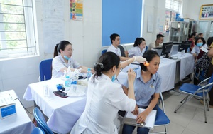 Hơn 200 người sản xuất, kinh doanh thực phẩm được khám sức khỏe
