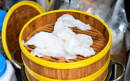 Quán nhỏ trên phố Ngô Thì Nhậm hút khách nhờ món ăn hiếm thấy ở Hà Nội
