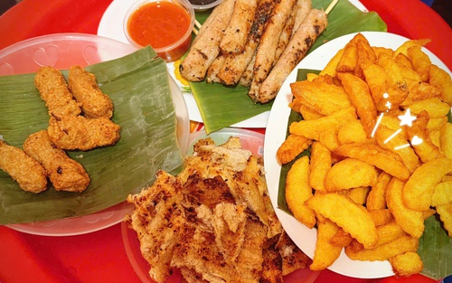 Ở Hà Nội có một món ăn béo ngậy, giòn rụm trong ngõ nhỏ nhưng ai tới cũng muốn thử một lần