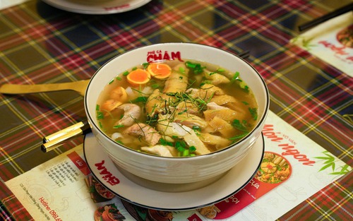 Phở Gà Châm – Quán phở “Michelin Selected” đắt bậc nhất Hà Nội vẫn nườm nượp khách mỗi sáng