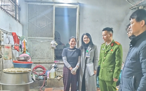 Kiểm tra hộ sản xuất đậu phụ tại Đan Phượng dịp đầu năm