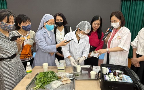 Kiểm tra đột xuất, 2 trường mầm non ở phường Cửa Nam được ghi nhận thực hiện tốt công tác an toàn thực phẩm