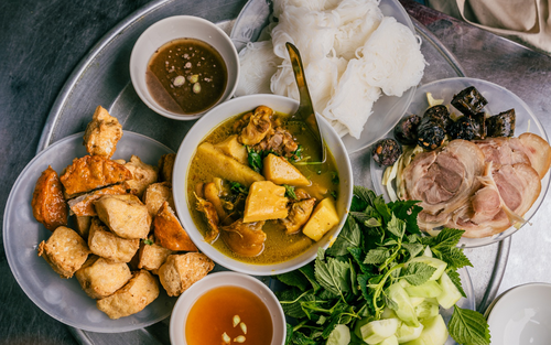 Ăn bún đậu kèm măng luộc ở phố cổ Hà Nội: Trải nghiệm khác biệt giữa lòng phố