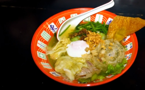 Mỳ hoành thánh ở Cửa Nam, hội tụ đủ sắc hương vị trong 1 bát mỳ