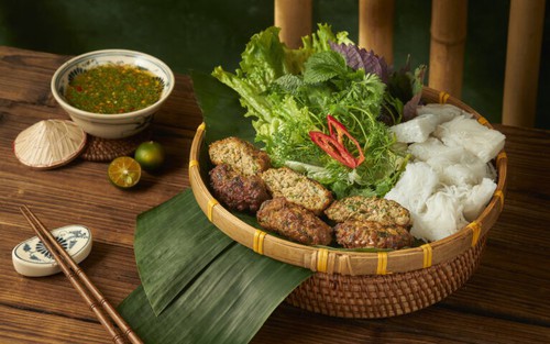 Bánh tráng cuốn chả rươi - "Khúc biến tấu" tinh tế của ẩm thực Hà thành