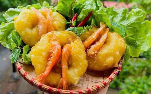 Bánh tôm Hồ Tây: Từ gánh hàng rong Cổ Ngư đến thức quà "thượng phẩm" của người Hà thành