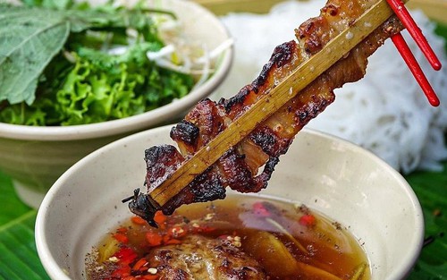Bún chả que tre - Hương vị mộc mạc, gói trọn ký ức Hà thành xưa