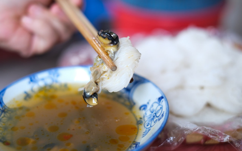 Món bún ốc nguội khó tính trứ danh phố Bùi Thị Xuân: Muốn ăn ngon, phải biết "luật cô Lan"