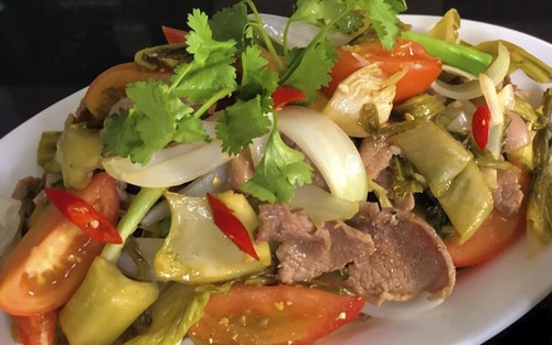 Bản giao hưởng vị giác từ thức quà bình dị nơi góc bếp Việt: Đậm đà đưa cơm món bò xào dưa chua