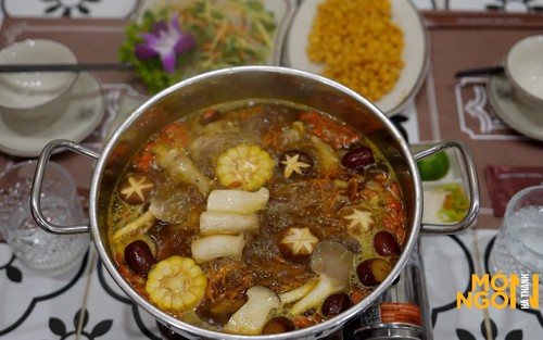 Lẩu gà tre thuốc bắc: Món ngon giàu dưỡng chất, nước dùng quyện hương thảo mộc, bồi bổ cơ thể và đánh thức vị giác
