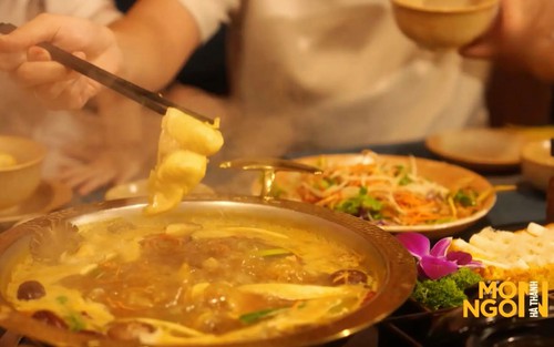 Lẩu nấm mỹ ngư: Vị ngọt cá lăng quyện hương nấm quý, mang đến trải nghiệm ẩm thực tinh tế giữa lòng phố thị