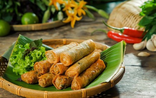 Nem rán tôm thịt: Món ngon gói trọn hương vị với từng cuốn giòn thơm, lưu giữ tinh hoa mâm cỗ Việt truyền thống
