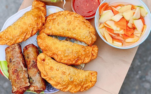 Bánh gối Hà Nội: Thức quà vàng ruộm gói ghém ký ức phố phường, mang hương vị thân quen khiến bao thực khách lưu luyến